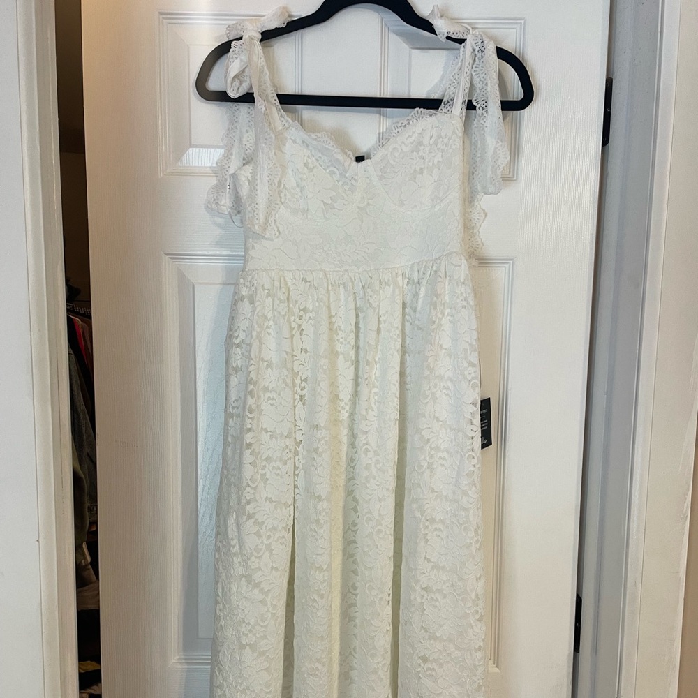 Lulus white dress never worn tags on